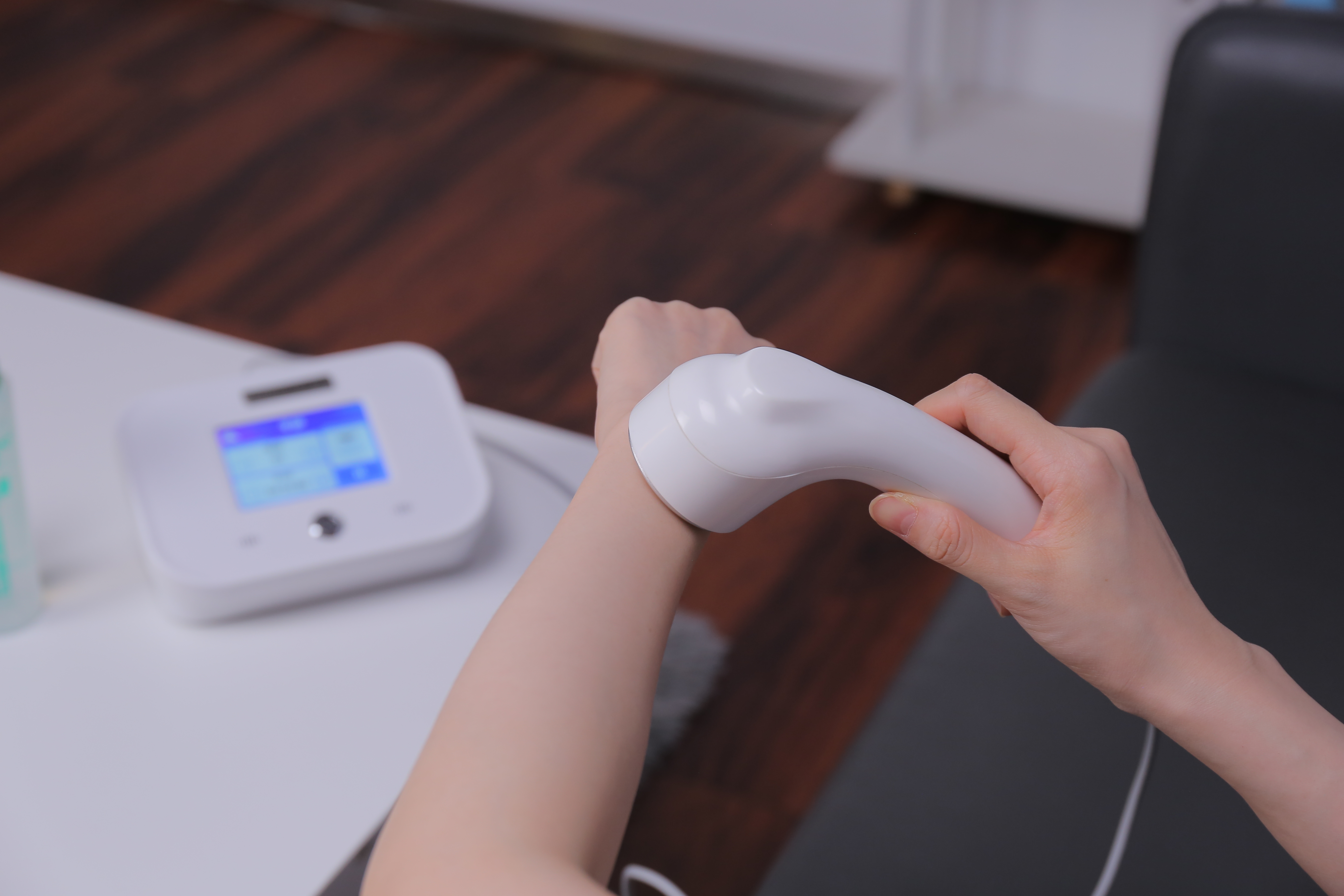 手腕腱鞘炎康复治疗神器——超声波治疗仪 